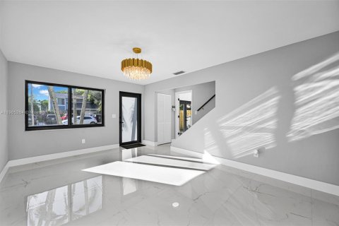 Villa ou maison à vendre à Miami, Floride: 5 chambres, 190.82 m2 № 1956953 - photo 21