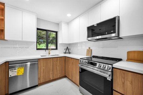 Villa ou maison à vendre à Miami, Floride: 5 chambres, 190.82 m2 № 1956953 - photo 29