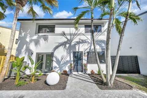 Villa ou maison à vendre à Miami, Floride: 5 chambres, 190.82 m2 № 1956953 - photo 15