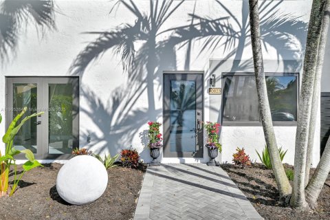 Villa ou maison à vendre à Miami, Floride: 5 chambres, 190.82 m2 № 1956953 - photo 18