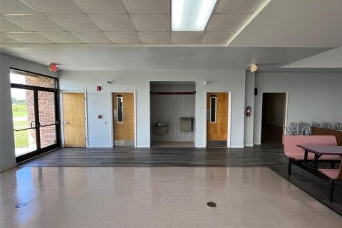 Immobilier commercial à vendre à Moore Haven, Floride: 1158.86 m2 № 2403228 - photo 7