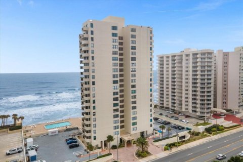 Condo in Daytona Beach Shores, Florida, 2 bedrooms  № 1634676 - photo 25