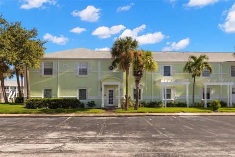 Condo in Saint Petersburg, Florida, 2 bedrooms  № 2213248 - photo 2