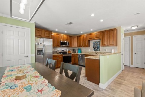 Condo in Saint Petersburg, Florida, 2 bedrooms  № 2213248 - photo 9