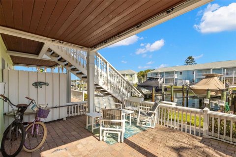 Condo in Saint Petersburg, Florida, 2 bedrooms  № 2213248 - photo 17