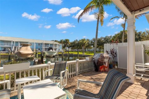 Condo in Saint Petersburg, Florida, 2 bedrooms  № 2213248 - photo 16
