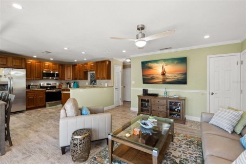 Condo in Saint Petersburg, Florida, 2 bedrooms  № 2213248 - photo 8