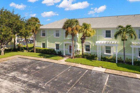 Condo in Saint Petersburg, Florida, 2 bedrooms  № 2213248 - photo 3