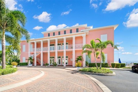 Condo in Saint Petersburg, Florida, 2 bedrooms  № 2213248 - photo 28