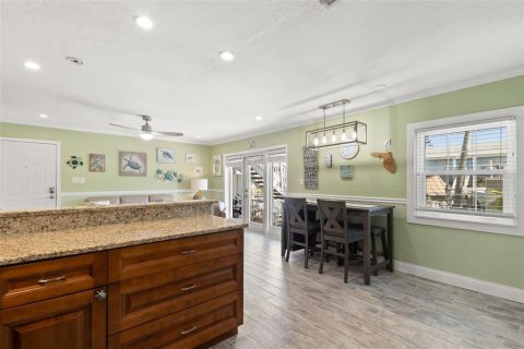 Condo in Saint Petersburg, Florida, 2 bedrooms  № 2213248 - photo 13