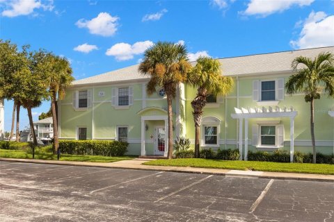 Condominio en Saint Petersburg, Florida, 2 dormitorios  № 2213248