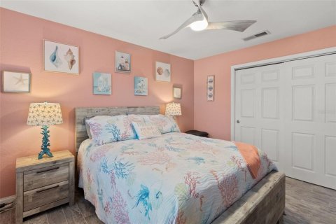 Condo in Saint Petersburg, Florida, 2 bedrooms  № 2213248 - photo 23
