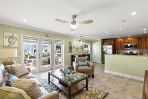 Condo in Saint Petersburg, Florida, 2 bedrooms  № 2213248 - photo 4