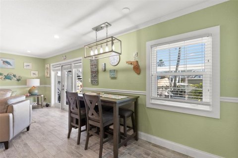 Condo in Saint Petersburg, Florida, 2 bedrooms  № 2213248 - photo 14