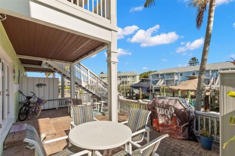 Condo in Saint Petersburg, Florida, 2 bedrooms  № 2213248 - photo 19