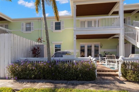 Condo in Saint Petersburg, Florida, 2 bedrooms  № 2213248 - photo 21