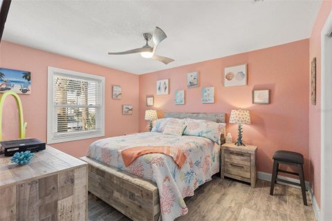 Condo in Saint Petersburg, Florida, 2 bedrooms  № 2213248 - photo 22