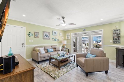 Condo in Saint Petersburg, Florida, 2 bedrooms  № 2213248 - photo 6