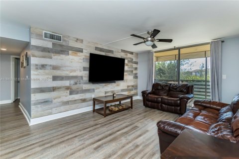 Condo in Miramar, Florida, 2 bedrooms  № 1836225 - photo 2