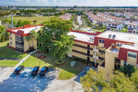 Condo in Miramar, Florida, 2 bedrooms  № 1836225 - photo 24