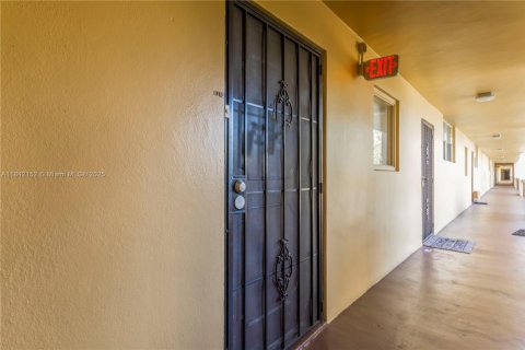 Condo in Miramar, Florida, 2 bedrooms  № 1836225 - photo 12