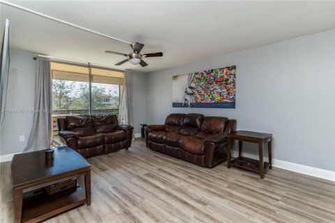 Condo in Miramar, Florida, 2 bedrooms  № 1836225 - photo 6