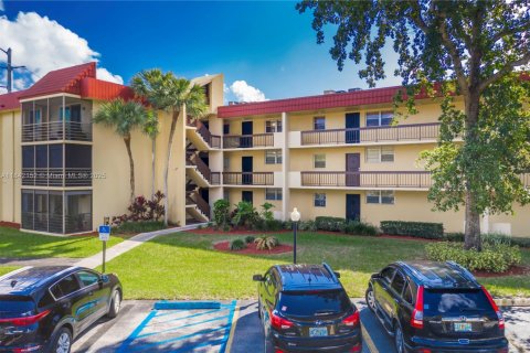 Condo in Miramar, Florida, 2 bedrooms  № 1836225 - photo 14