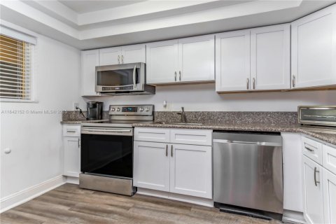 Condo in Miramar, Florida, 2 bedrooms  № 1836225 - photo 4