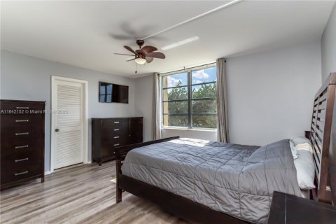 Condo in Miramar, Florida, 2 bedrooms  № 1836225 - photo 9