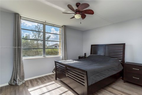 Condo in Miramar, Florida, 2 bedrooms  № 1836225 - photo 10