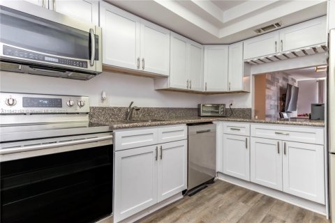 Condo in Miramar, Florida, 2 bedrooms  № 1836225 - photo 3