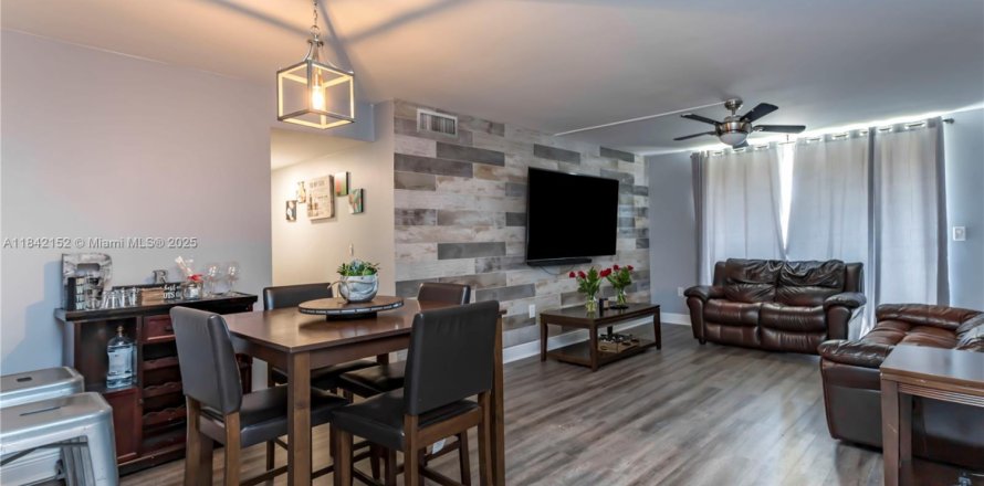 Condo in Miramar, Florida, 2 bedrooms  № 1836225