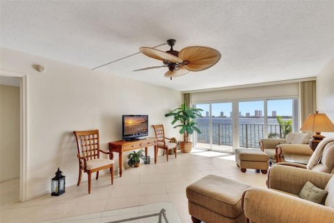 Condominio en venta en West Palm Beach, Florida, 2 dormitorios, 122.26 m2 № 1526027 - foto 5