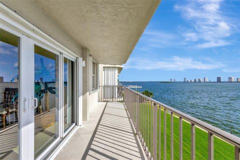 Condominio en venta en West Palm Beach, Florida, 2 dormitorios, 122.26 m2 № 1526027 - foto 11