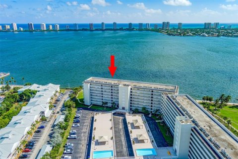 Condominio en venta en West Palm Beach, Florida, 2 dormitorios, 122.26 m2 № 1526027 - foto 29