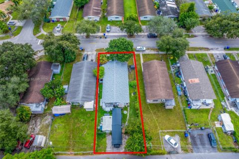 Propiedad comercial en venta en Hollywood, Florida, 155.05 m2 № 1968345 - foto 8