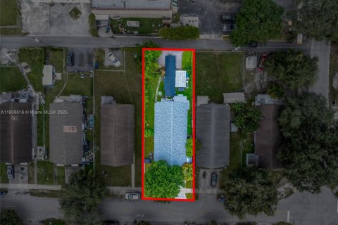 Propiedad comercial en venta en Hollywood, Florida, 155.05 m2 № 1968345 - foto 4