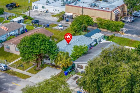 Propiedad comercial en venta en Hollywood, Florida, 155.05 m2 № 1968345 - foto 13