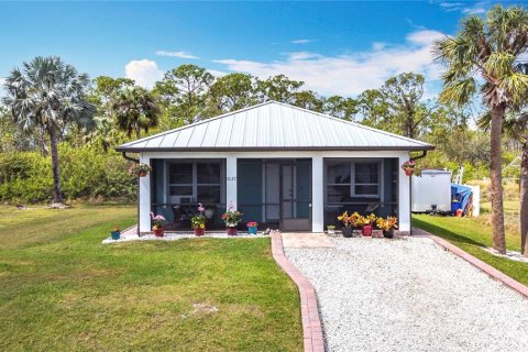 House in Port Charlotte, Florida 1 bedroom, 67.73 sq.m. № 1547737 - photo 16