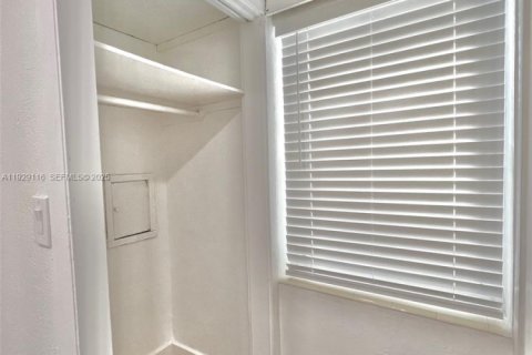 Apartment in North Miami, Florida 51.1 sq.m. № 1987467 - photo 12