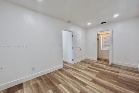 Apartment in North Miami, Florida 51.1 sq.m. № 1987467 - photo 11