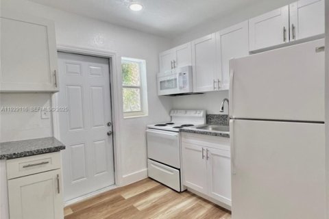 Apartment in North Miami, Florida 51.1 sq.m. № 1987467 - photo 8