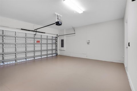 Townhouse in Miami, Florida 4 bedrooms, 188.13 sq.m. № 2011658 - photo 3