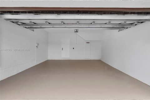 Townhouse in Miami, Florida 4 bedrooms, 188.13 sq.m. № 2011658 - photo 25