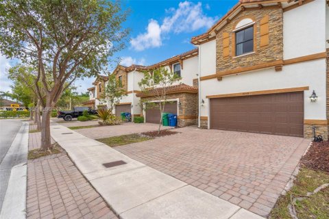 Townhouse in Miami, Florida 4 bedrooms, 188.13 sq.m. № 2011658