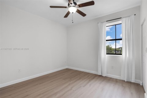 Townhouse in Miami, Florida 4 bedrooms, 188.13 sq.m. № 2011658 - photo 11