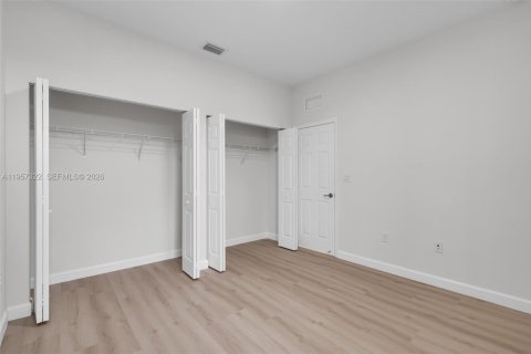 Townhouse in Miami, Florida 4 bedrooms, 188.13 sq.m. № 2011658 - photo 16