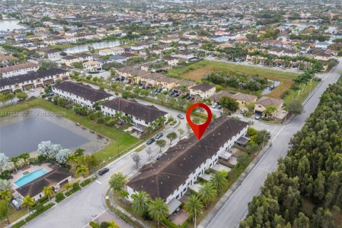 Townhouse in Miami, Florida 4 bedrooms, 188.13 sq.m. № 2011658 - photo 29