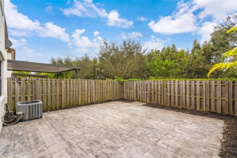 Townhouse in Miami, Florida 4 bedrooms, 188.13 sq.m. № 2011658 - photo 26