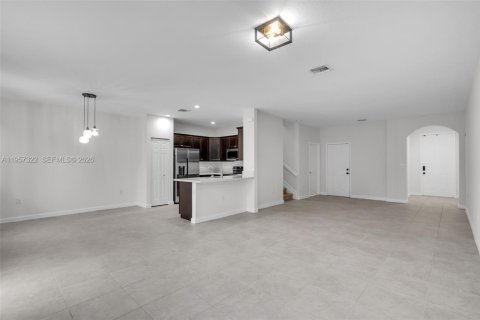 Townhouse in Miami, Florida 4 bedrooms, 188.13 sq.m. № 2011658 - photo 7